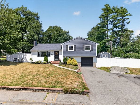 3 Connolly St, Randolph MA 02368