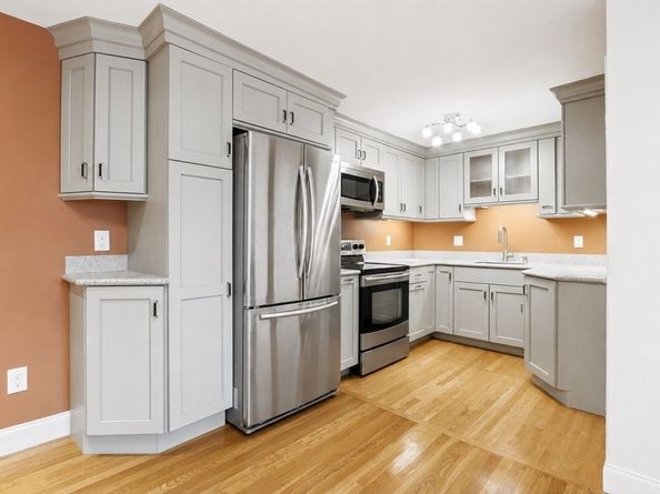 8 Riverside St 33, Watertown MA 02472