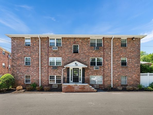 12 Colonial Village Dr 8, Arlington MA 02474
