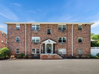 12 Colonial Village Dr