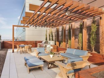 100 Lovejoy Wharf