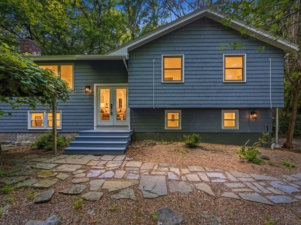 7 Hillcrest Dr, Acton MA 01720