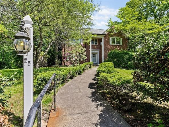 25 Hundreds Cir, Wellesley MA 02481