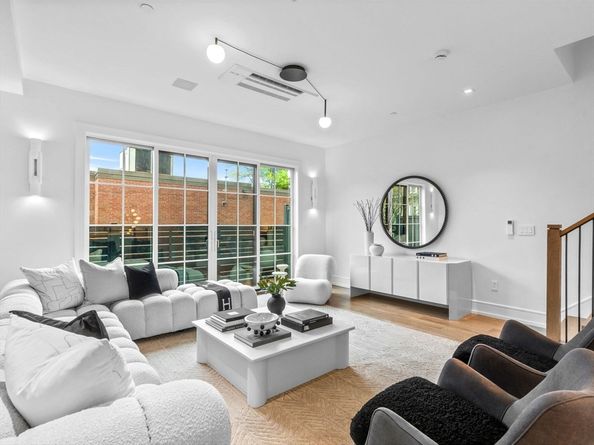 561 East Broadway 561, Boston MA 02127