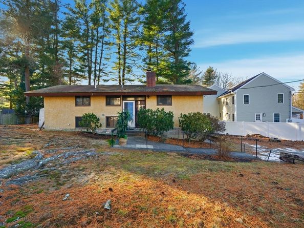 11 Hutchins Cir, Lynnfield MA 01940