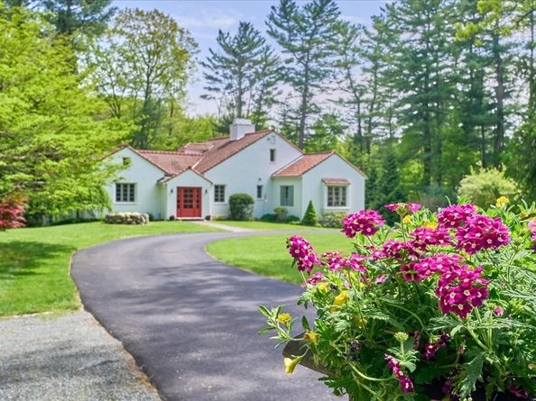 144 Pine St, Dover MA 02030