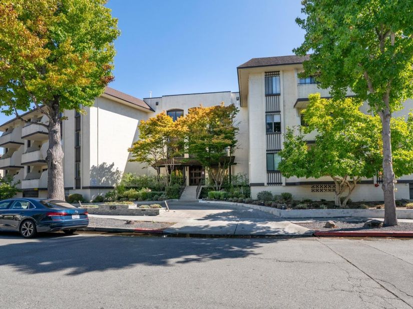 1515 Floribunda Avenue 304, Burlingame CA 94010