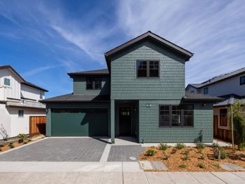 525 Creekside Court