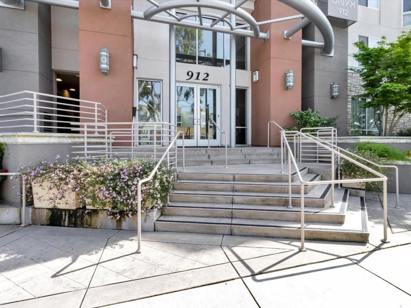 912 Campisi Way 311, Campbell CA 95008