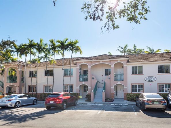 2151 NW 77th Way 203, Pembroke Pines FL 33024