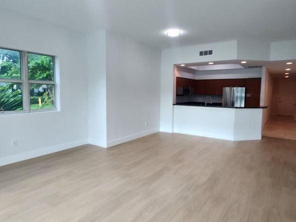 15051 Royal Oaks Ln 106, North Miami FL 33181