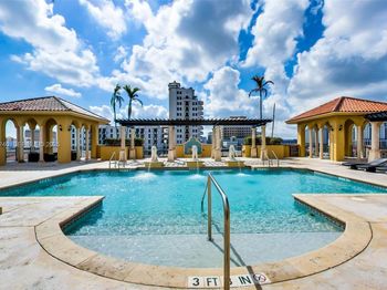 1607 Ponce De Leon Blvd