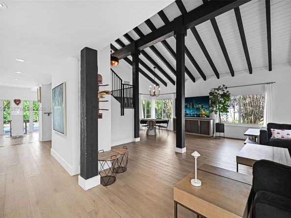 9300 E Calusa Club Dr, Miami FL 33186