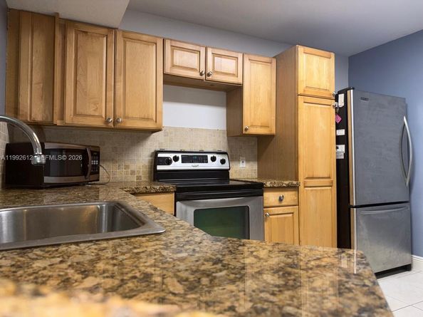 8901 Wiles Rd 103, Coral Springs FL 33067