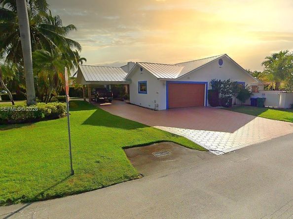 20040 E Oakmont Dr, Hialeah FL 33015