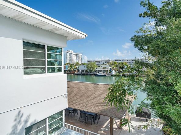 7207 Bay Dr 11, Miami Beach FL 33141