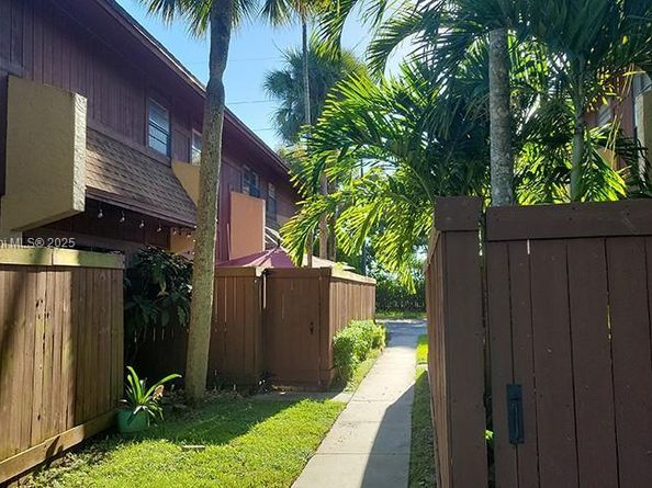 6445 SW 116th Pl A, Miami FL 33173