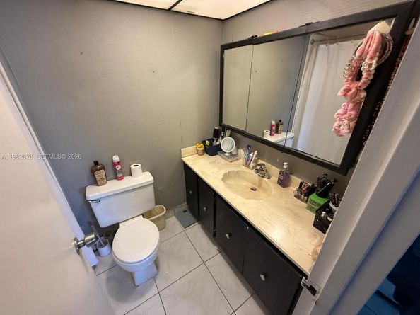 210 172nd St 529, Sunny Isles Beach FL 33160