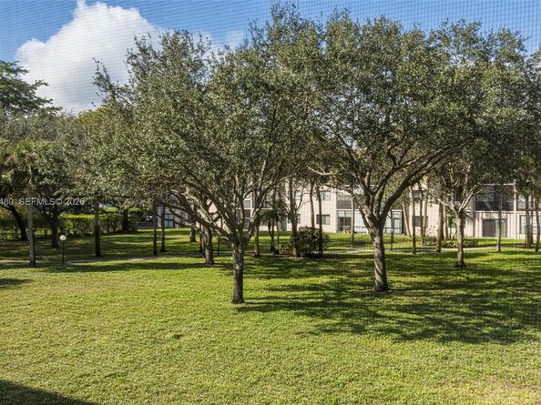 6085 N Sabal Palm Blvd 208, Tamarac FL 33319