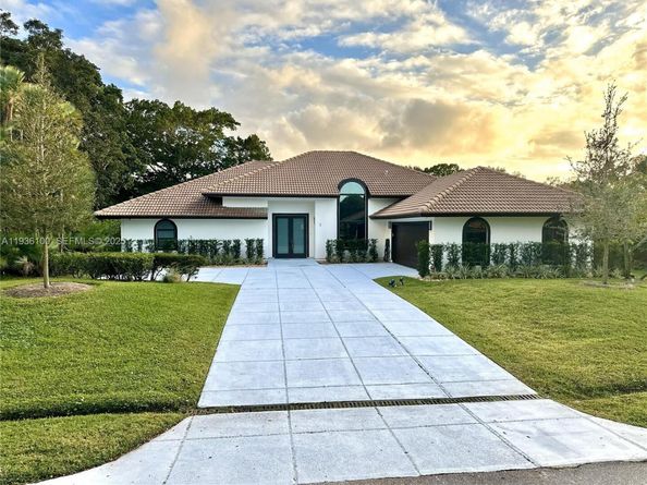 2 Alnwick Rd, Palm Beach Gardens FL 33418