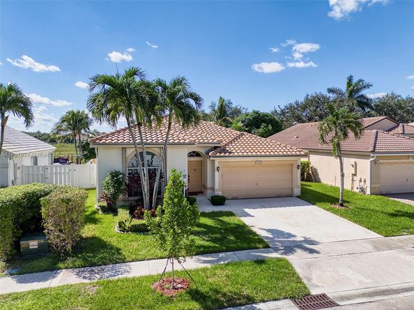 2034 NW 145th Ave, Pembroke Pines FL 33028