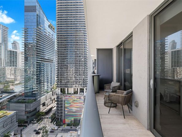 55 SW 9th St 2109, Miami FL 33130