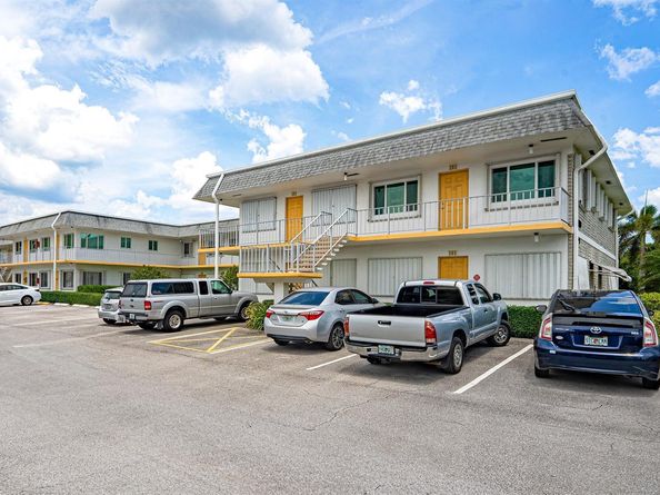 3120 LAKE OSBORNE Drive Bldg 7 Apt106 FL 33461
