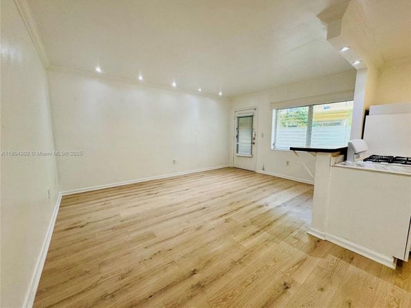 65 Washington Ave 3, Miami Beach FL 33139