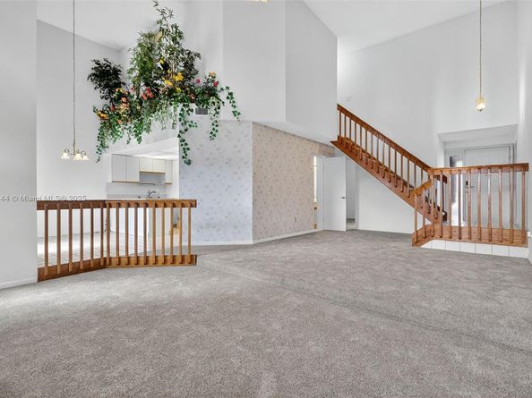 1042 SW 113th Ter 121, Pembroke Pines FL 33025