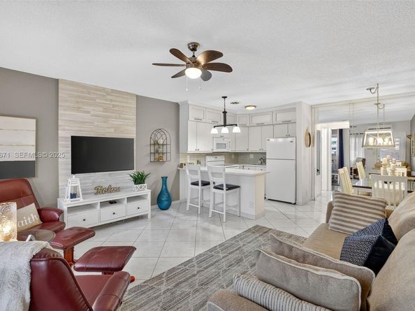 800 SW 10th Ter 4T, Hallandale Beach FL 33009