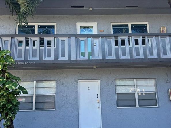 4717 SW 33rd Ave 202, Dania Beach FL 33312