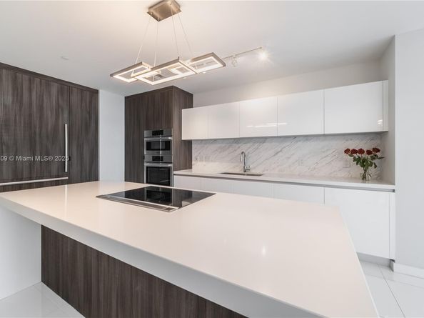 851 NE 1st Ave 3911, Miami FL 33132