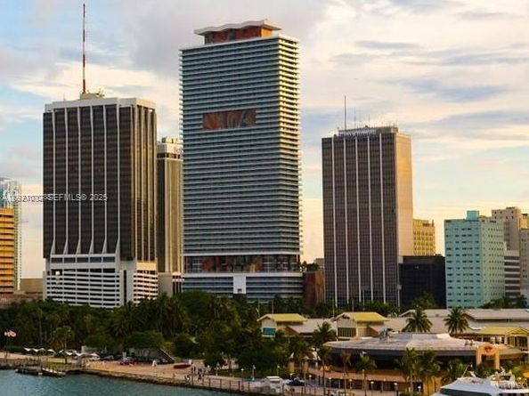 50 BISCAYNE Blvd 3807, Miami FL 33132