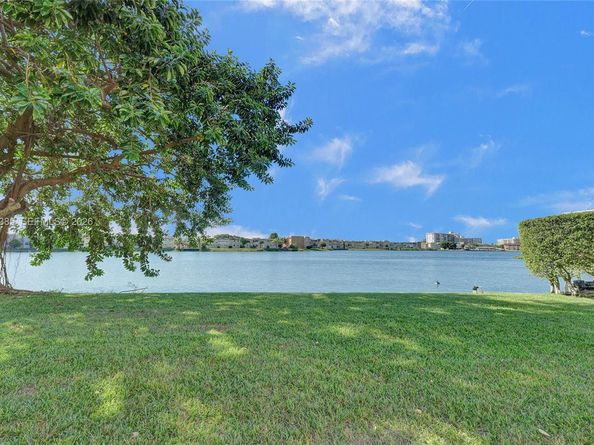 1750 NE 191st St 1061, Miami FL 33179