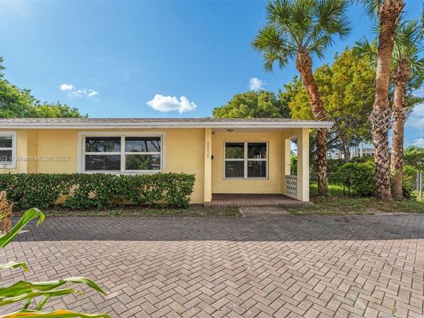 8670 SW 27th Ln, Miami FL 33155