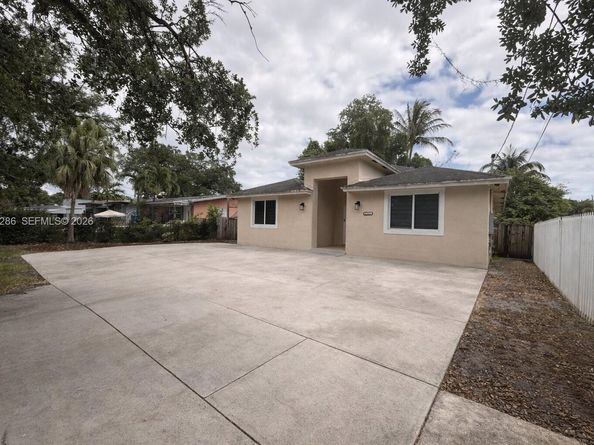 3166 NW 170th St, Miami Gardens FL 33056