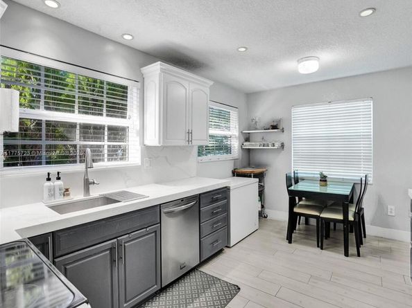 217 SE 5th St, Dania Beach FL 33004