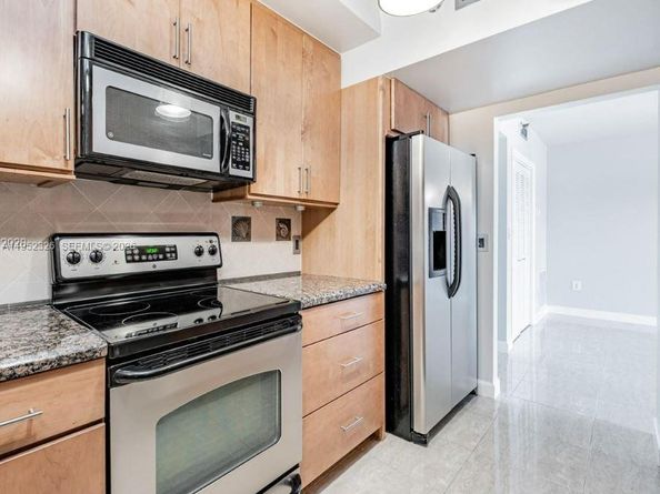 4001 Hillcrest Dr 914, Hollywood FL 33021