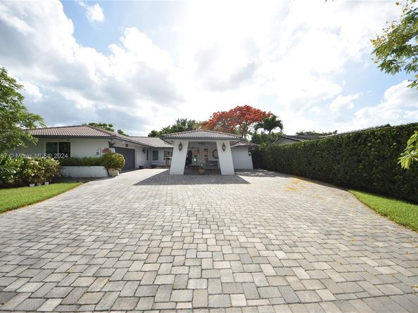 3024 SW 98th Ct, Miami FL 33165