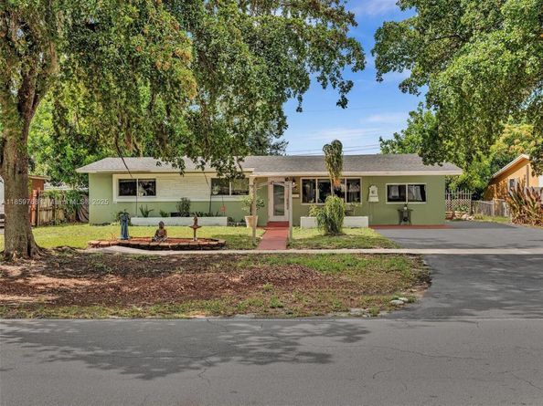 6472 Johnson St, Hollywood FL 33024