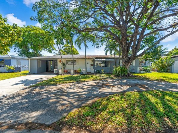 2221 Alcazar Dr, Miramar FL 33023