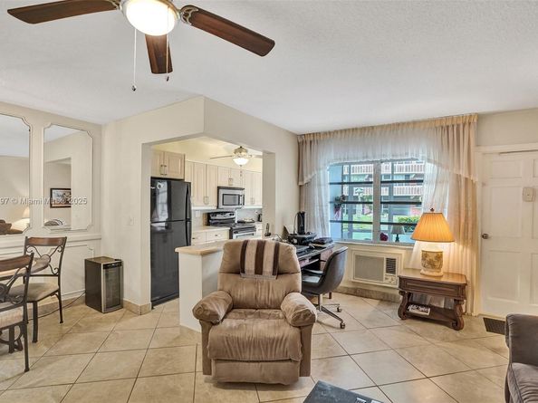 141 NE 10th Ave 27A, Hallandale Beach FL 33009