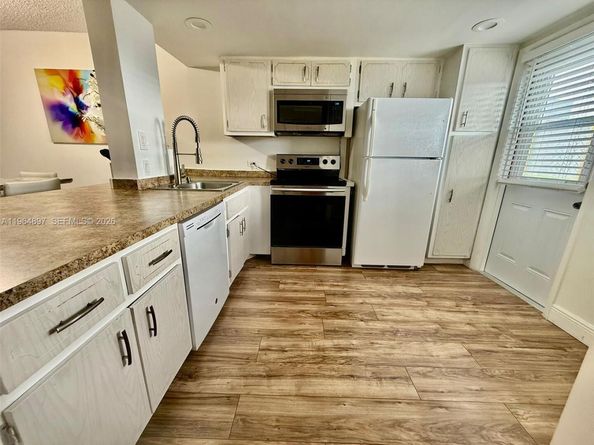 445 NE 195th St 429, Miami FL 33179