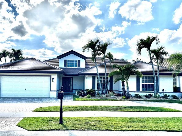 2723 E Abiaca Cir, Davie FL 33328