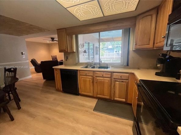 5171 SW 20th St, Plantation FL 33317