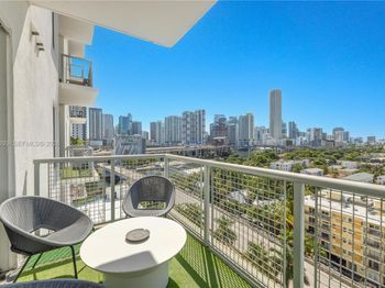 10 SW South River Dr