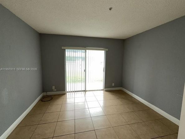 4251 NW 5th St 108, Plantation FL 33317