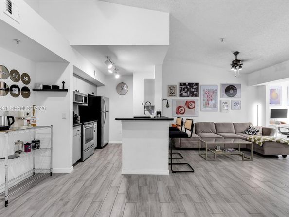 2457 Centergate Dr 306, Miramar FL 33025