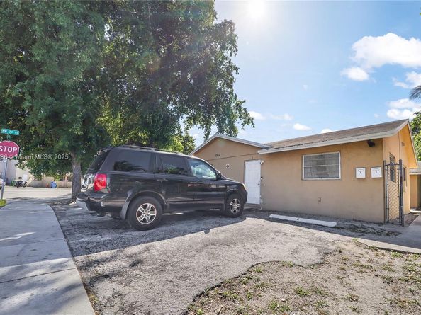 2512 NW 9th Pl, Fort Lauderdale FL 33311