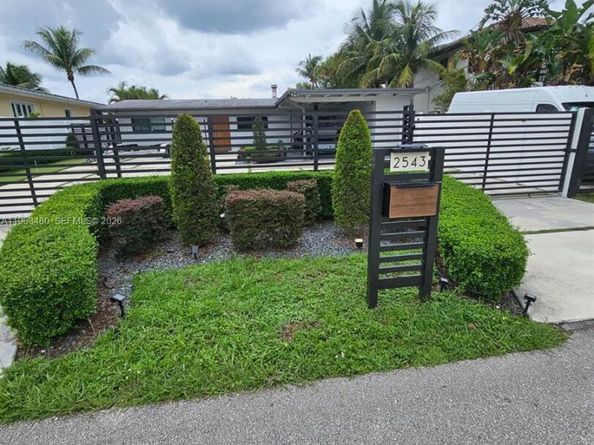 2543 Gulfstream Ln, Fort Lauderdale FL 33312